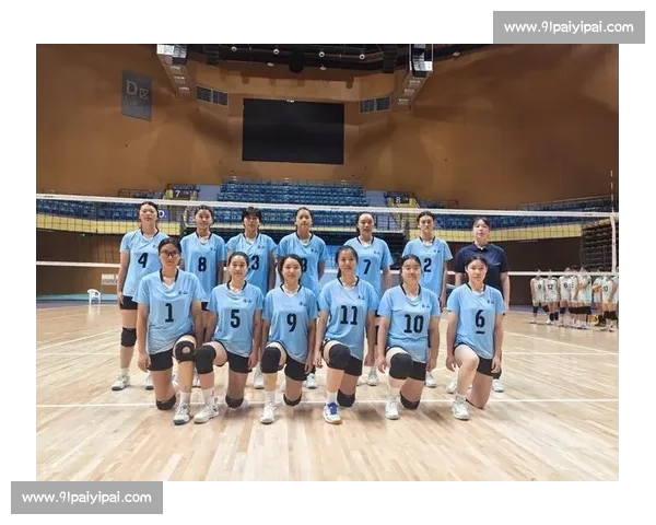 排球赛场激烈对抗球员拼搏精神展现团队合作与个人技巧的完美融合